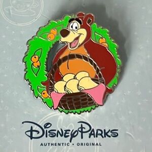 Disney Parks Humphrey Bear Christmas Holiday Wreath Mystery Pin